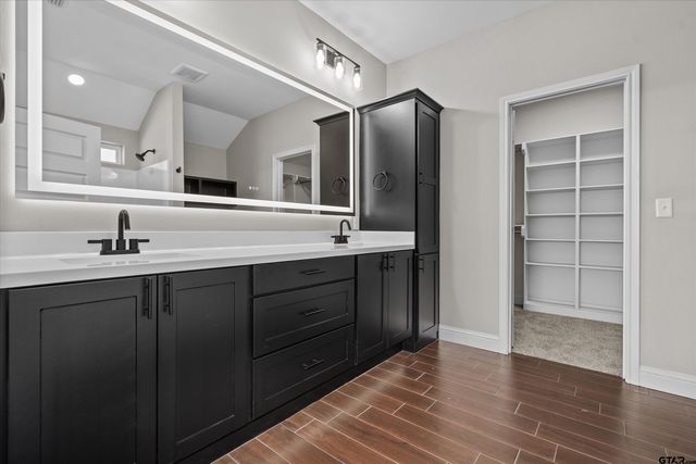 16517 Crossing Circle, Lindale, TX 75771