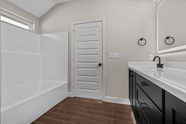 16517 Crossing Circle, Lindale, TX 75771