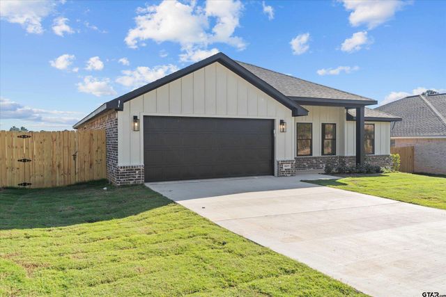 16517 Crossing Circle, Lindale, TX 75771