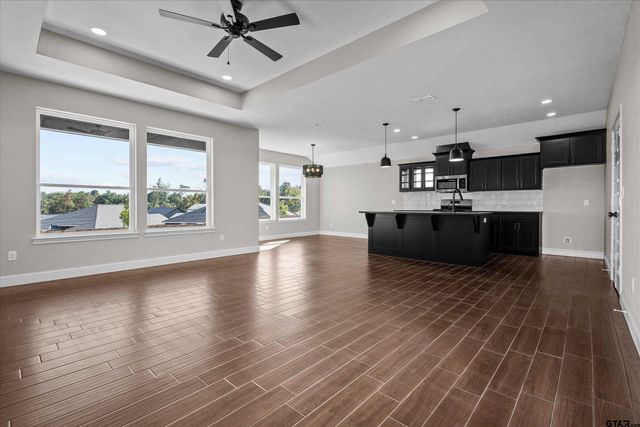 16517 Crossing Circle, Lindale, TX 75771