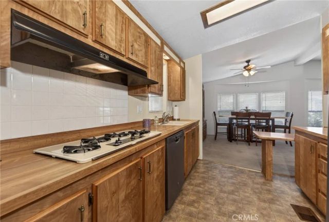 1300 W Menlo 89, Hemet, CA 92543