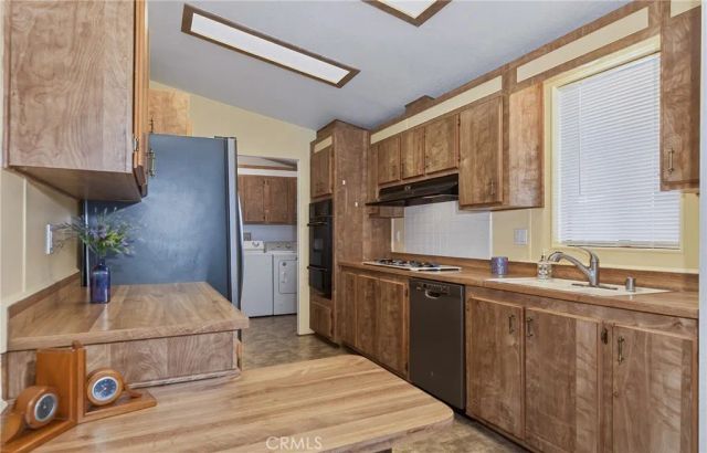 1300 W Menlo 89, Hemet, CA 92543