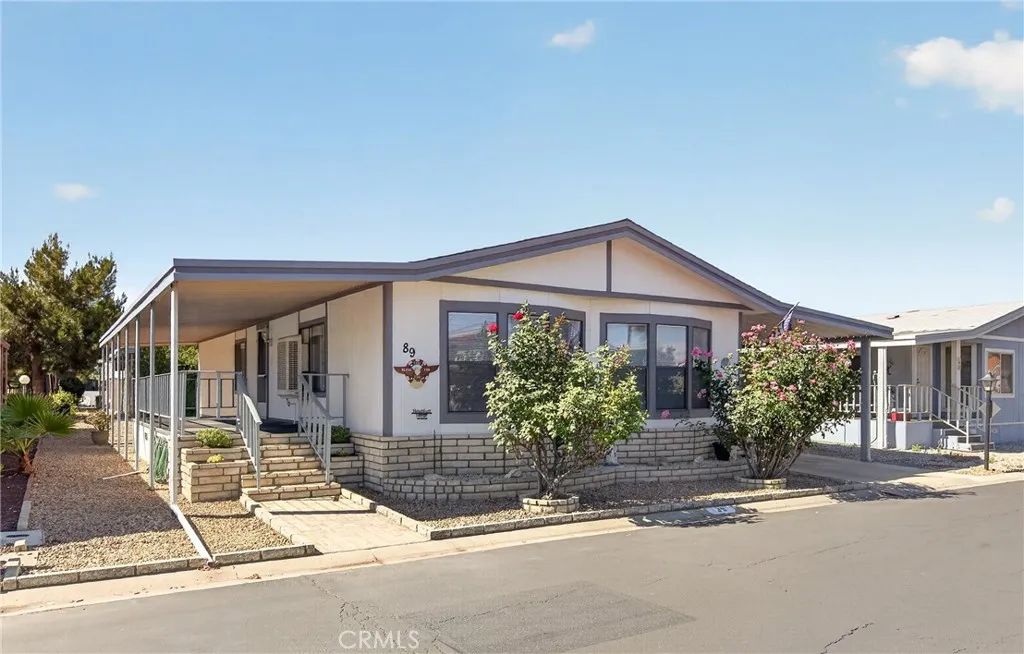 1300 W Menlo 89, Hemet, CA 92543