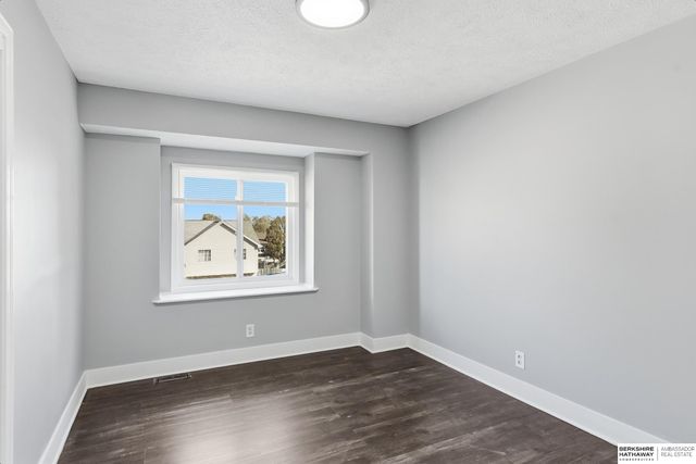 10353 Redick Avenue, Omaha, NE 68134