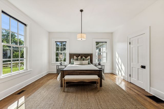 2126 Sharondale Dr, Nashville, TN 37215