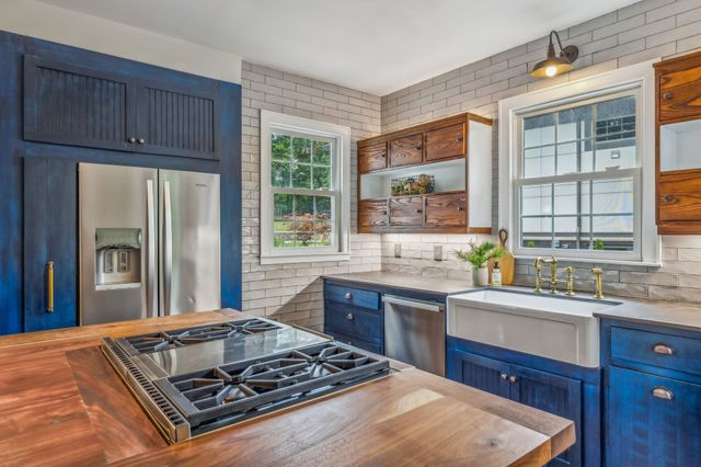 2126 Sharondale Dr, Nashville, TN 37215