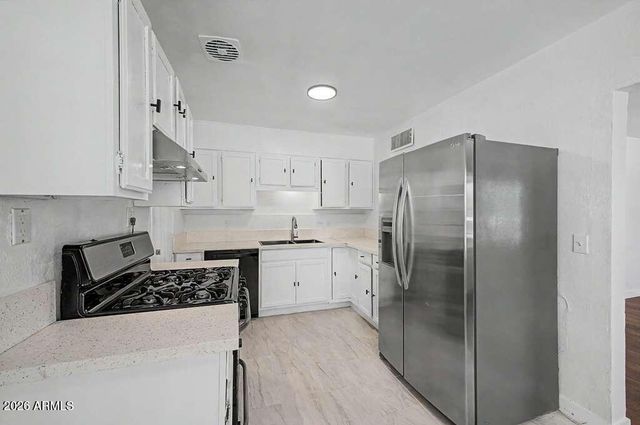2827 W CAVALIER Drive, Phoenix, AZ 85017