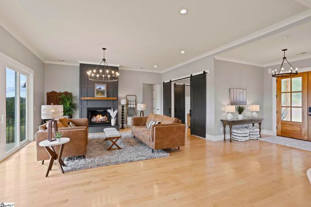 6850 Mountain View Road, Taylors, SC 28687