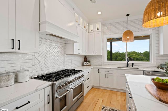 6850 Mountain View Road, Taylors, SC 28687