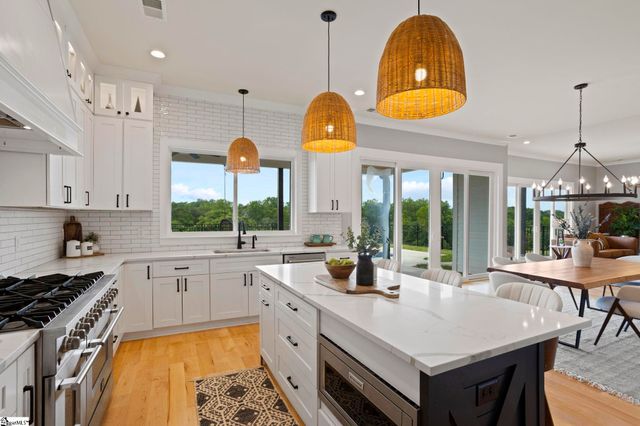 6850 Mountain View Road, Taylors, SC 28687