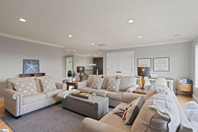 6850 Mountain View Road, Taylors, SC 28687