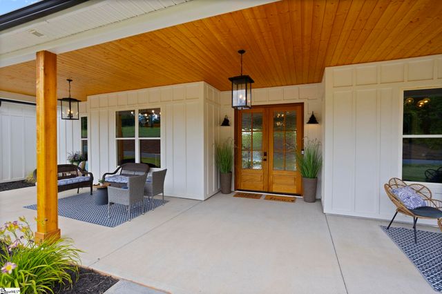 6850 Mountain View Road, Taylors, SC 28687
