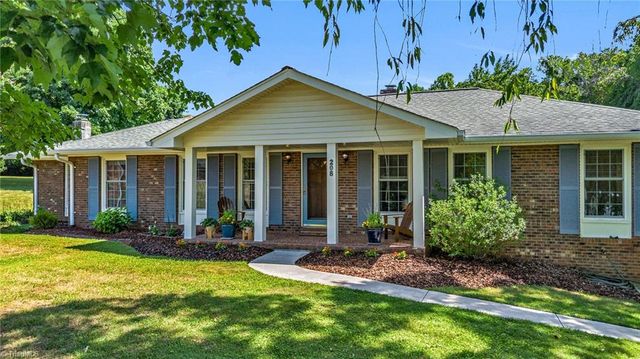 208 Raven Green Street, Wilkesboro, NC 28697