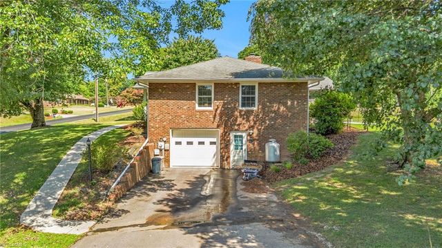 208 Raven Green Street, Wilkesboro, NC 28697