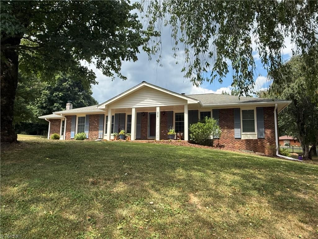 208 Raven Green Street, Wilkesboro, NC 28697