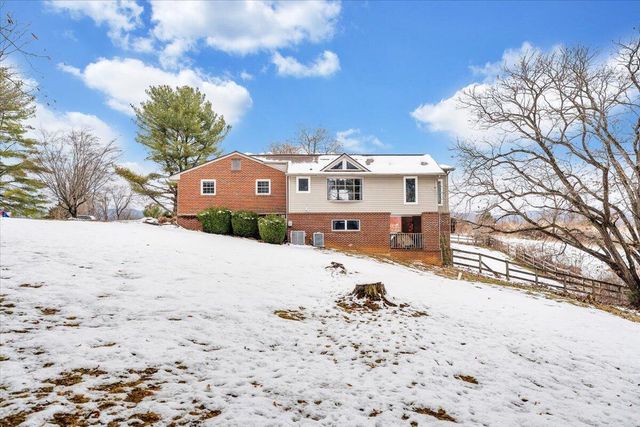 1996 Shavers Farm RD, Fincastle, VA 24090