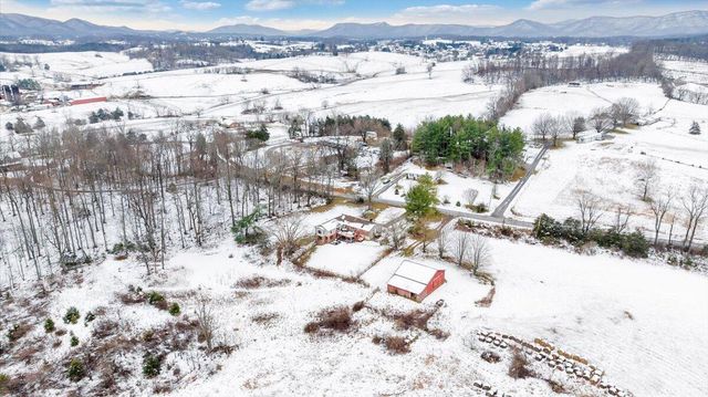 1996 Shavers Farm RD, Fincastle, VA 24090