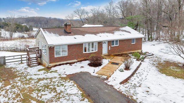 1996 Shavers Farm RD, Fincastle, VA 24090