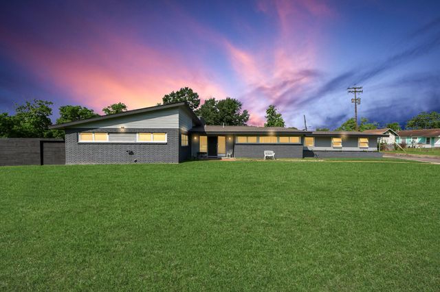 2011 Durrain Ferry Road, Baytown, TX 77520