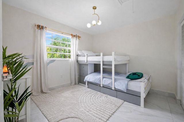 5239 SW 153rd Ave, Miami, FL 33185