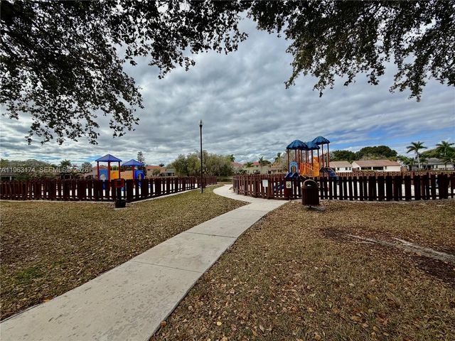 5239 SW 153rd Ave, Miami, FL 33185