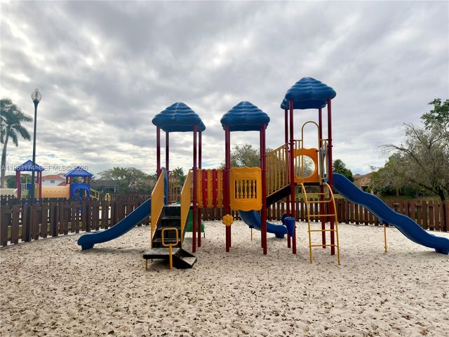 5239 SW 153rd Ave, Miami, FL 33185