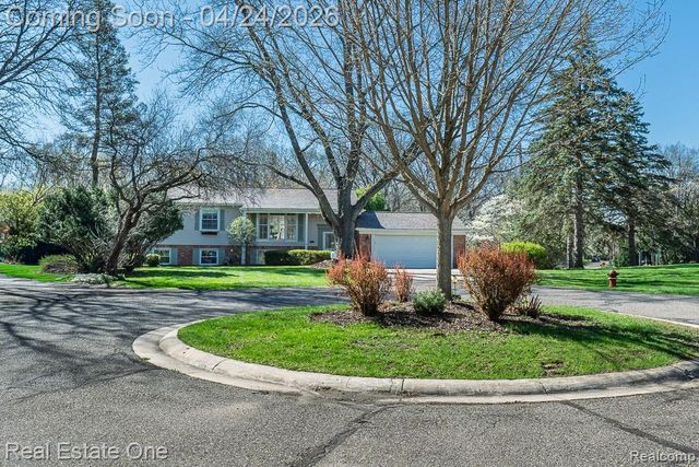 1841 Fair Oak Court, Rochester Hills, MI 48309
