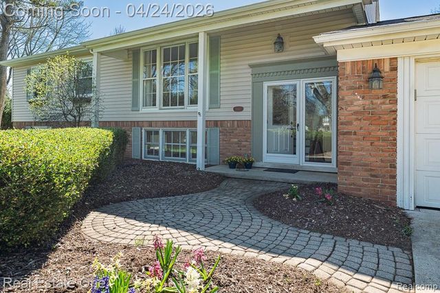 1841 Fair Oak Court, Rochester Hills, MI 48309
