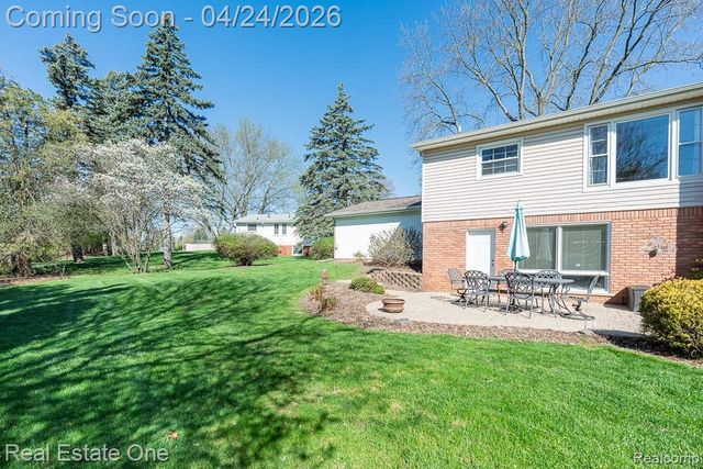 1841 Fair Oak Court, Rochester Hills, MI 48309