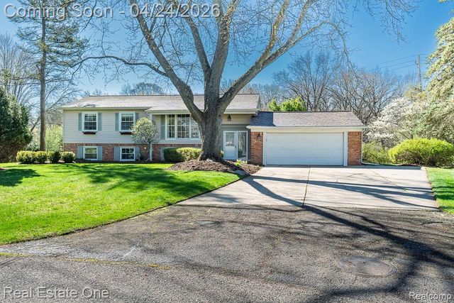 1841 Fair Oak Court, Rochester Hills, MI 48309