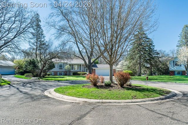 1841 Fair Oak Court, Rochester Hills, MI 48309