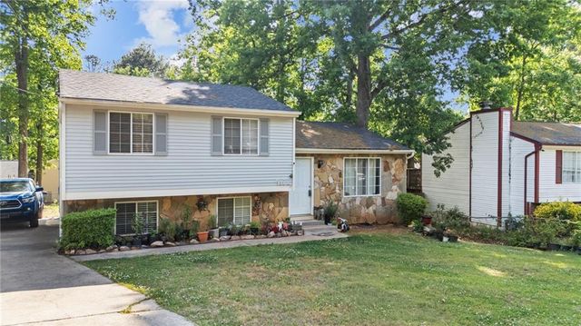 5172 Scarbrough Trail W, Stone Mountain, GA 30088