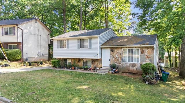 5172 Scarbrough Trail W, Stone Mountain, GA 30088