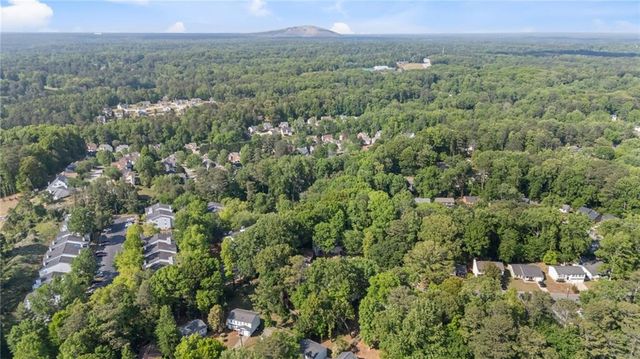 5172 Scarbrough Trail W, Stone Mountain, GA 30088