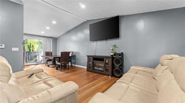 5172 Scarbrough Trail W, Stone Mountain, GA 30088