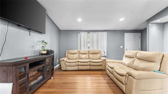 5172 Scarbrough Trail W, Stone Mountain, GA 30088