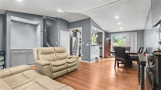 5172 Scarbrough Trail W, Stone Mountain, GA 30088