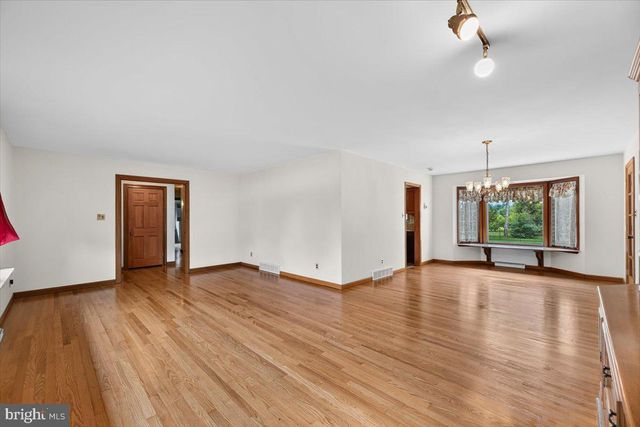 806 LAMBS RD, Mullica Hill, NJ 08062