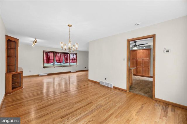 806 LAMBS RD, Mullica Hill, NJ 08062