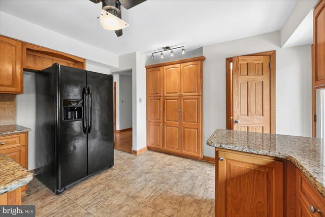 806 LAMBS RD, Mullica Hill, NJ 08062