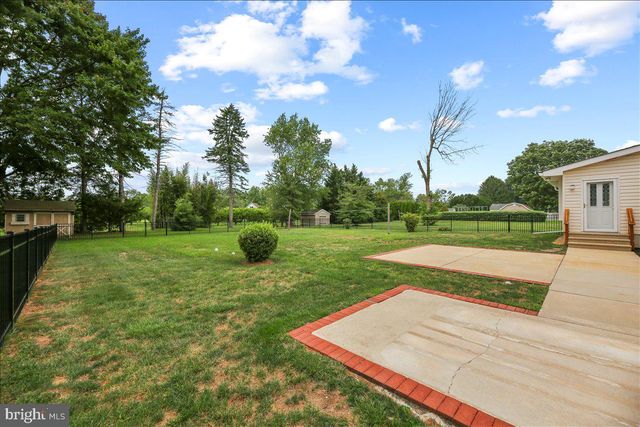806 LAMBS RD, Mullica Hill, NJ 08062