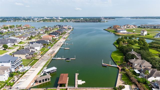 2383 Indigo Harbour Lane, League City, TX 77573