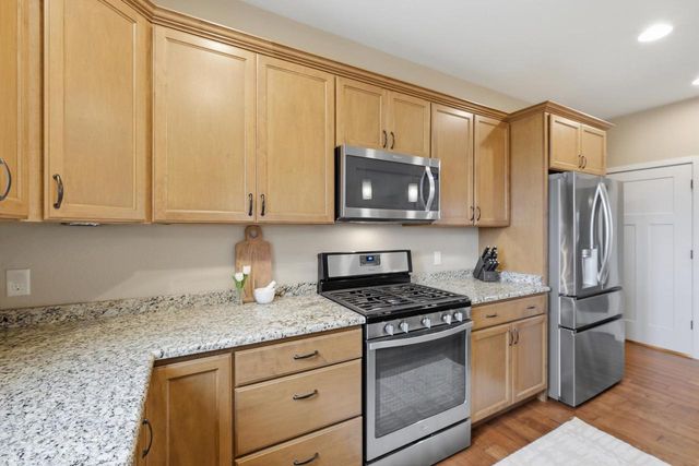 2832 No Oaks Ridge, Fitchburg, WI 53711