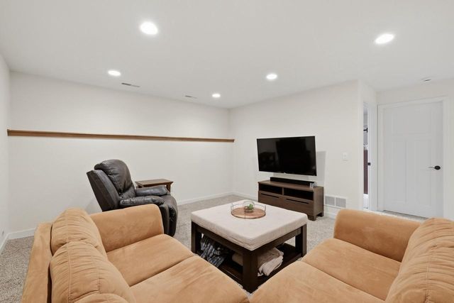2832 No Oaks Ridge, Fitchburg, WI 53711