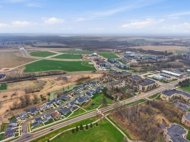 2832 No Oaks Ridge, Fitchburg, WI 53711