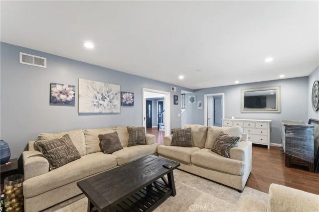 11800 Gager Street, Sylmar, CA 91342