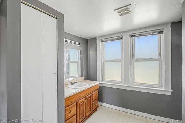 1800 W Genesee Street, Lapeer, MI 48446