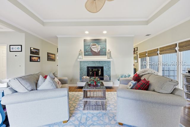 1 Oak Creek Dr, Hilton Head Island, SC 29928