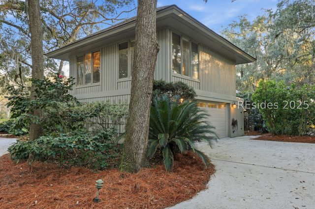 1 Oak Creek Dr, Hilton Head Island, SC 29928