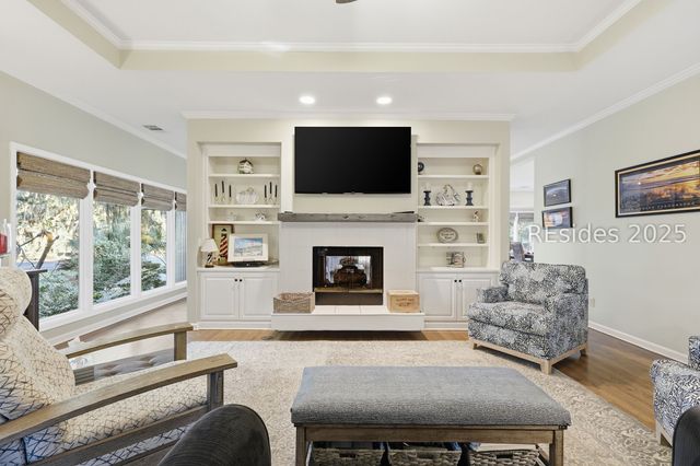 1 Oak Creek Dr, Hilton Head Island, SC 29928